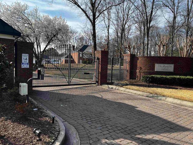 8423 WOOD MANOR CV, Memphis, TN 38016