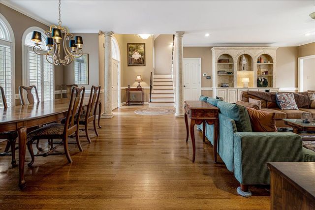 8423 WOOD MANOR CV, Memphis, TN 38016