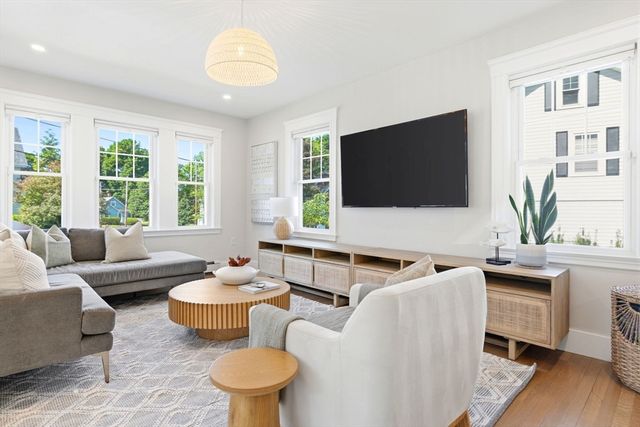 10 Bonad Road, Winchester, MA 01890