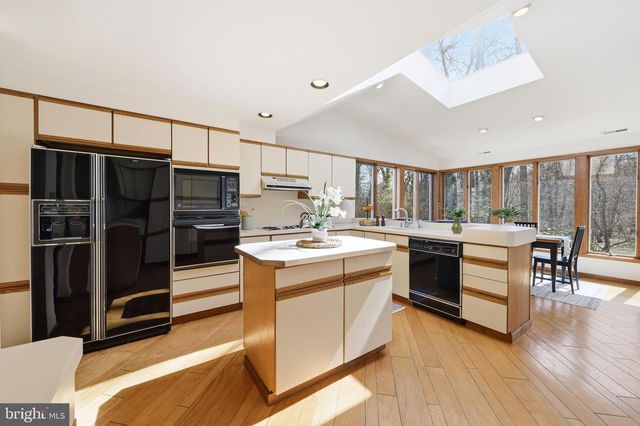 300 SAWMILL RD, Cherry Hill, NJ 08034