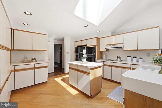 300 SAWMILL RD, Cherry Hill, NJ 08034