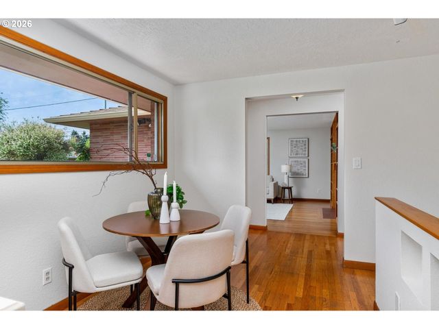 10919 Se MILL Ct, Portland, OR 97216