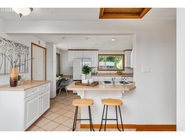 10919 Se MILL Ct, Portland, OR 97216