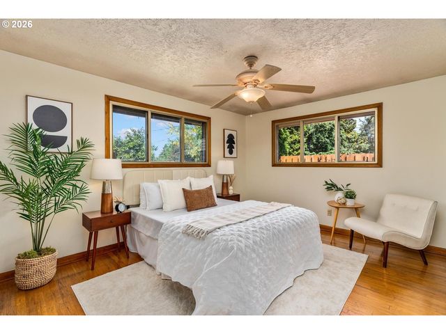 10919 Se MILL Ct, Portland, OR 97216