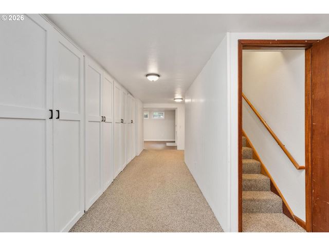 10919 Se MILL Ct, Portland, OR 97216