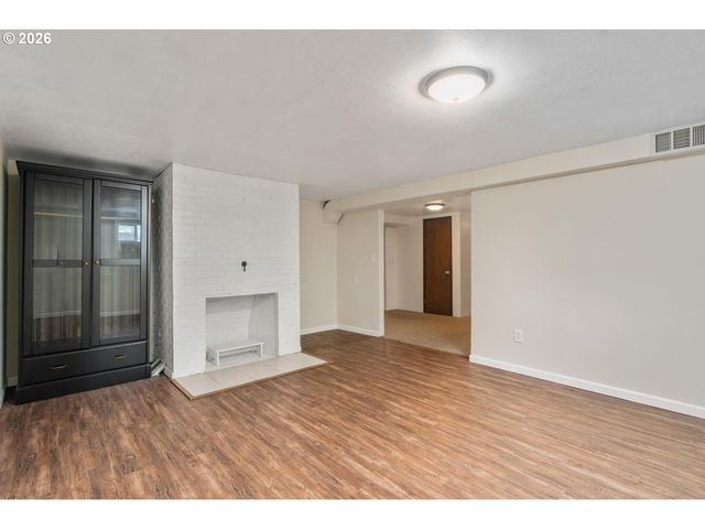 10919 Se MILL Ct, Portland, OR 97216