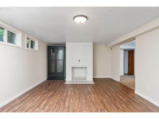 10919 Se MILL Ct, Portland, OR 97216