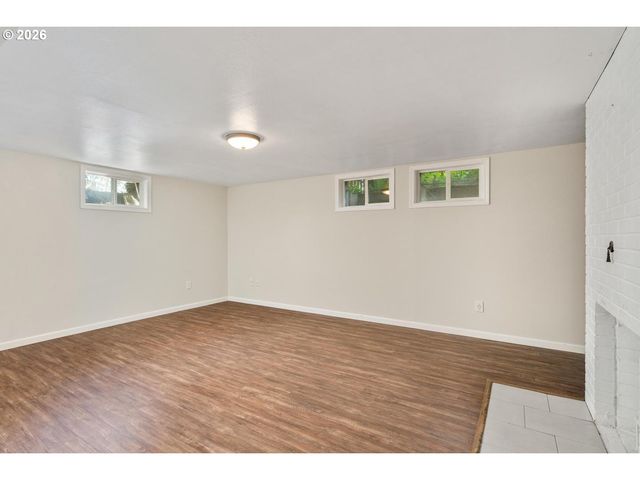10919 Se MILL Ct, Portland, OR 97216