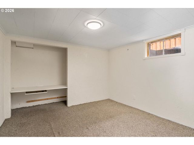 10919 Se MILL Ct, Portland, OR 97216