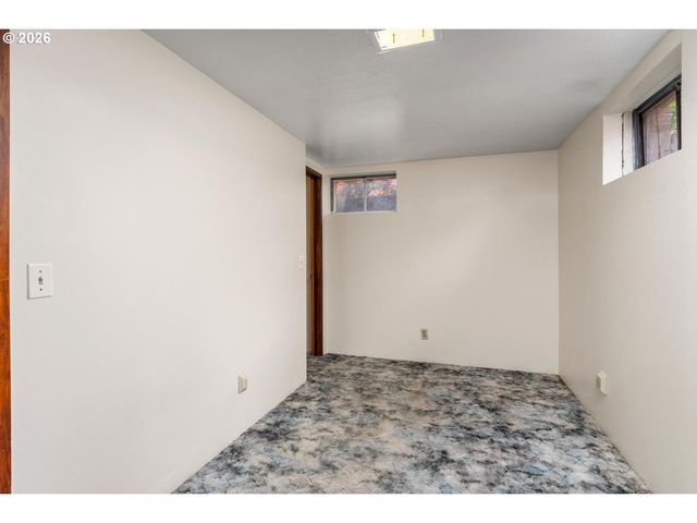 10919 Se MILL Ct, Portland, OR 97216