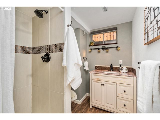 10919 Se MILL Ct, Portland, OR 97216