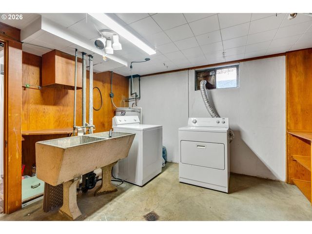 10919 Se MILL Ct, Portland, OR 97216