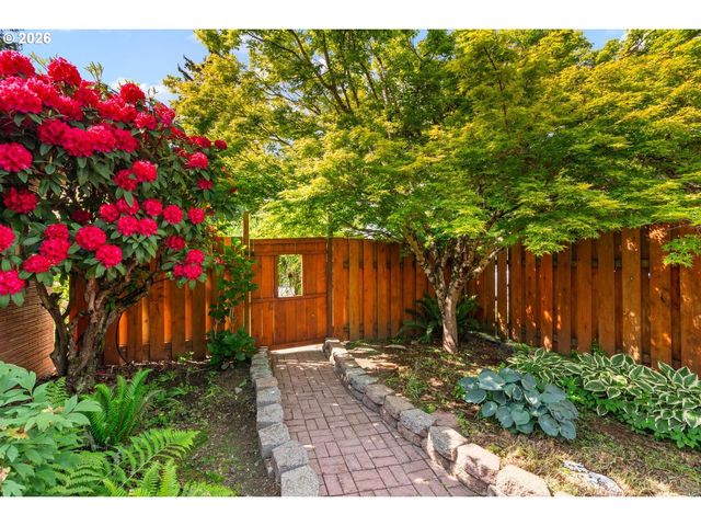10919 Se MILL Ct, Portland, OR 97216