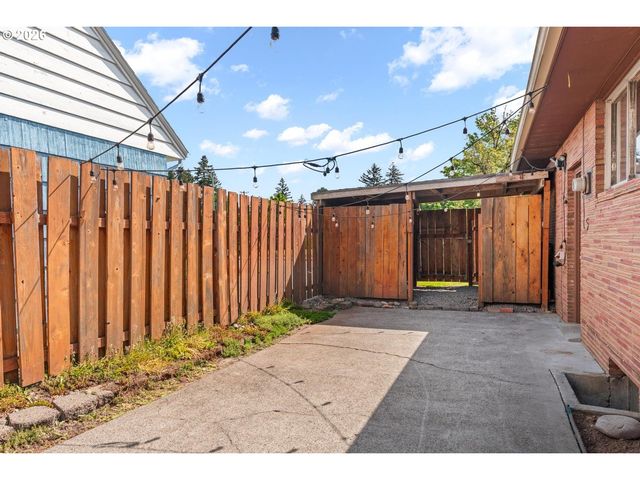 10919 Se MILL Ct, Portland, OR 97216