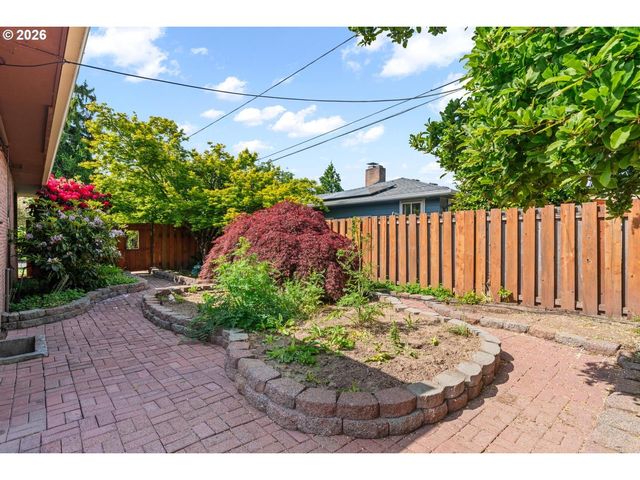10919 Se MILL Ct, Portland, OR 97216