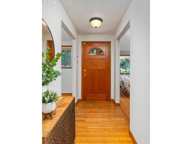 10919 Se MILL Ct, Portland, OR 97216