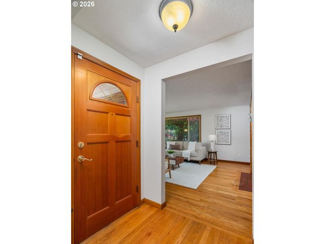 10919 Se MILL Ct, Portland, OR 97216