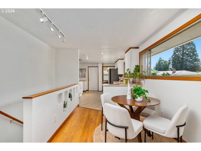 10919 Se MILL Ct, Portland, OR 97216