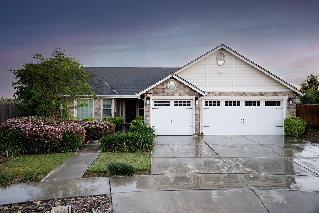 Image 1 of property listing at 2508 N Kayenta Court, Visalia, CA 93291