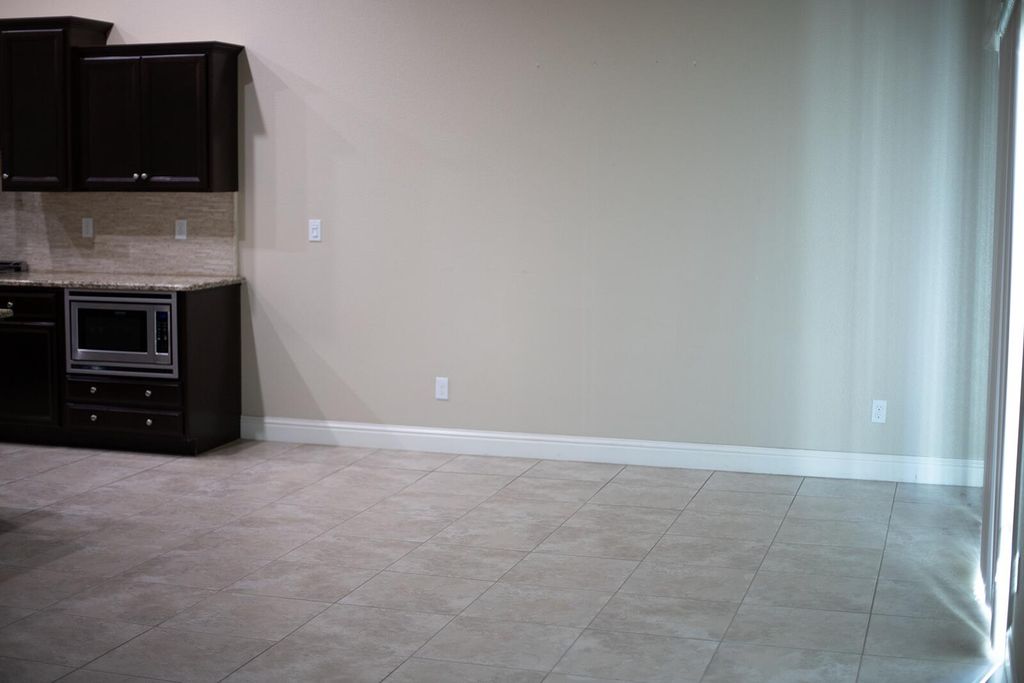 Image 17 of property listing at 2508 N Kayenta Court, Visalia, CA 93291