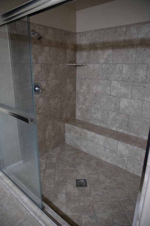 Image 21 of property listing at 2508 N Kayenta Court, Visalia, CA 93291