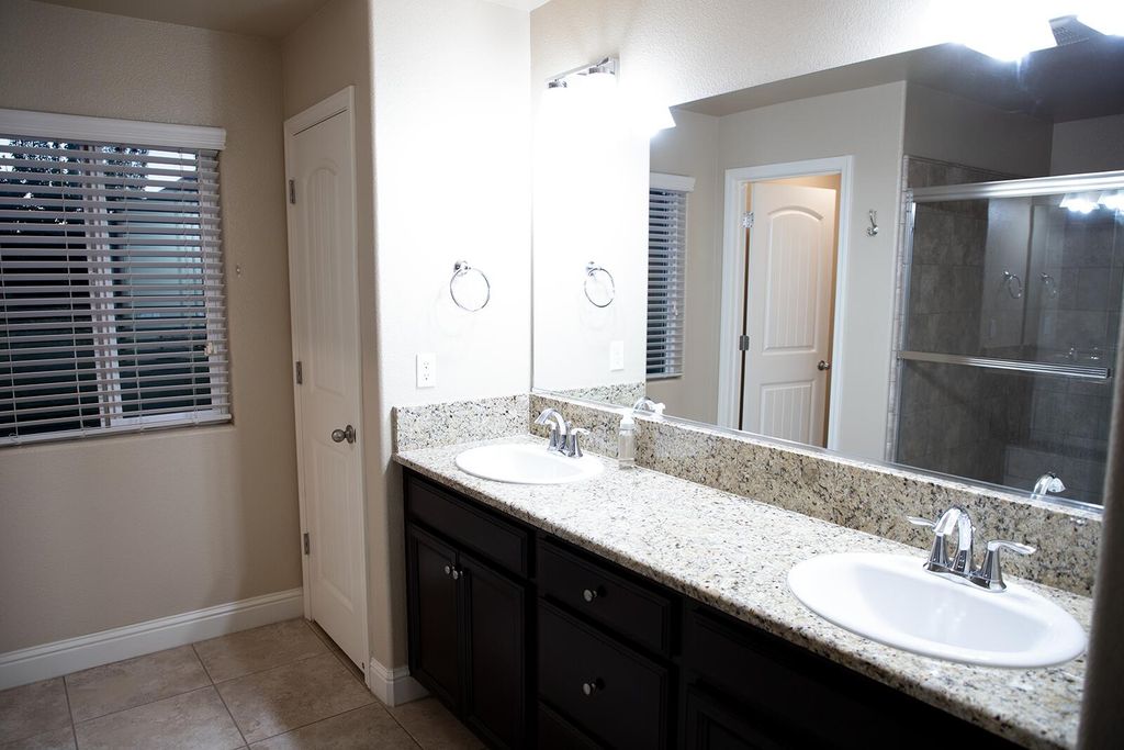 Image 23 of property listing at 2508 N Kayenta Court, Visalia, CA 93291