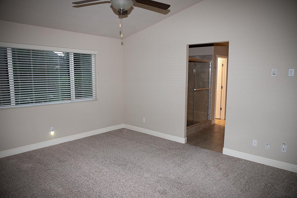 Image 24 of property listing at 2508 N Kayenta Court, Visalia, CA 93291