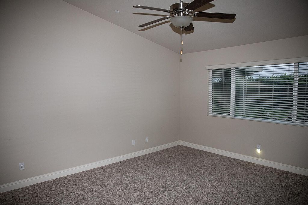 Image 25 of property listing at 2508 N Kayenta Court, Visalia, CA 93291