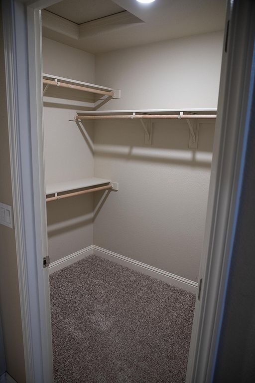 Image 27 of property listing at 2508 N Kayenta Court, Visalia, CA 93291