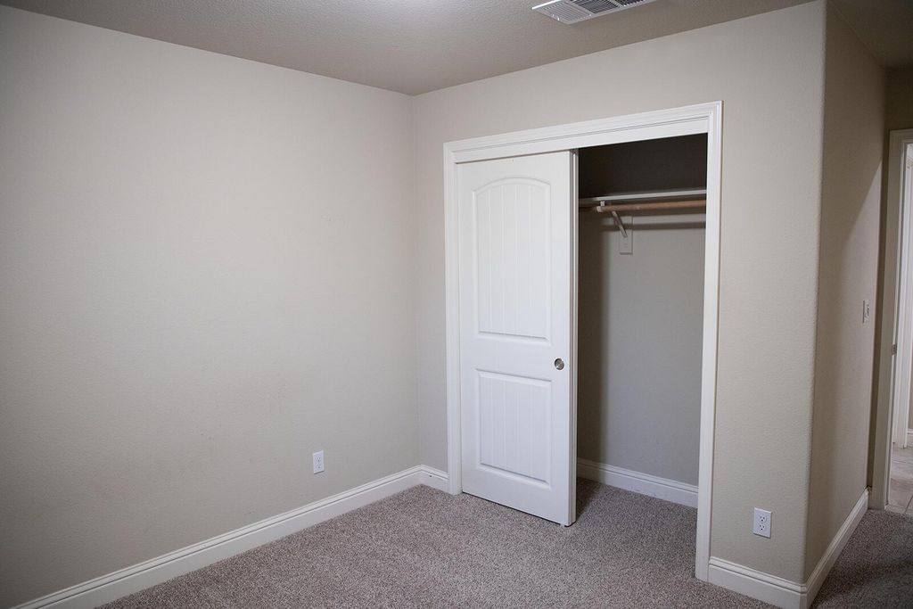 Image 31 of property listing at 2508 N Kayenta Court, Visalia, CA 93291