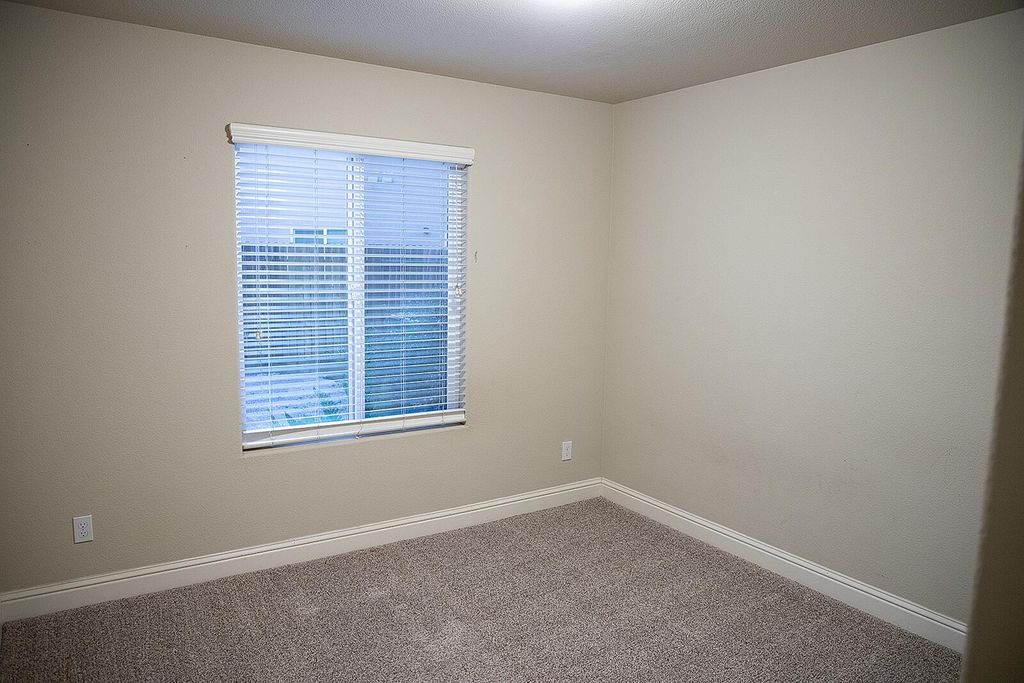 Image 32 of property listing at 2508 N Kayenta Court, Visalia, CA 93291
