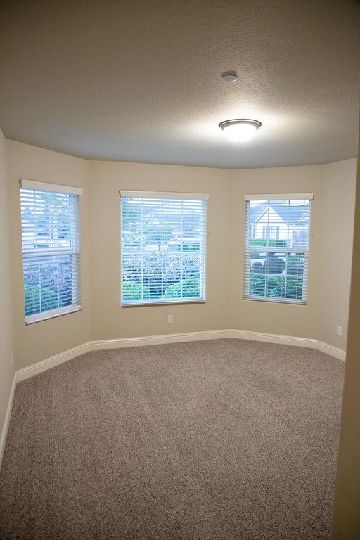 Image 34 of property listing at 2508 N Kayenta Court, Visalia, CA 93291