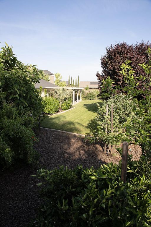 Image 37 of property listing at 2508 N Kayenta Court, Visalia, CA 93291