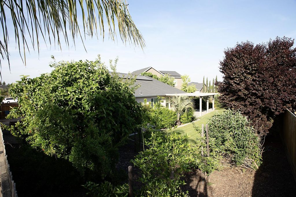 Image 38 of property listing at 2508 N Kayenta Court, Visalia, CA 93291