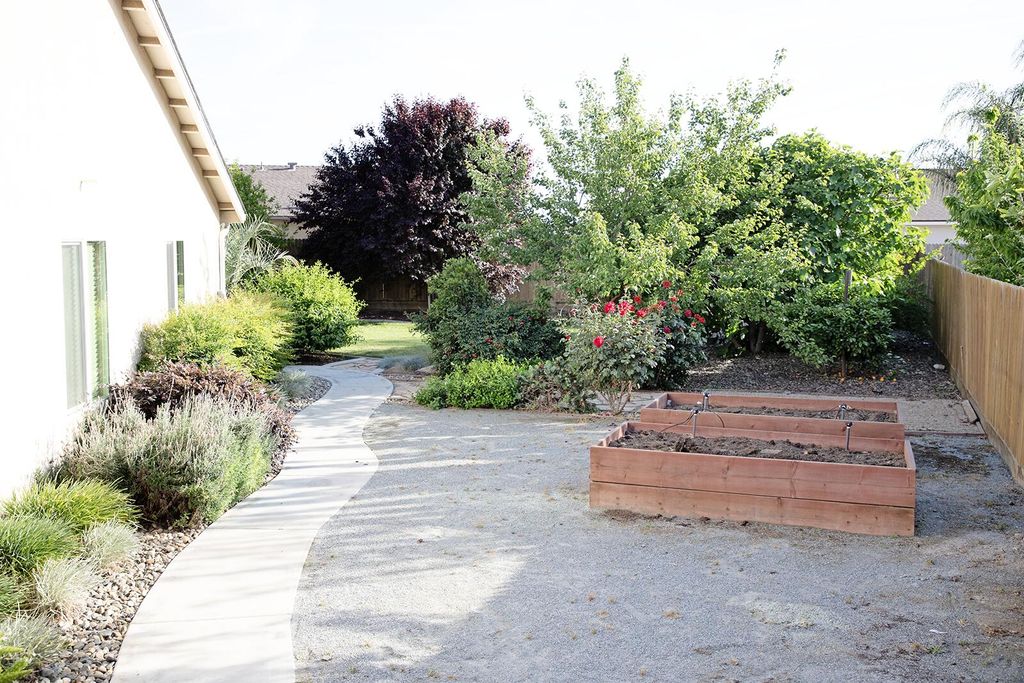 Image 39 of property listing at 2508 N Kayenta Court, Visalia, CA 93291