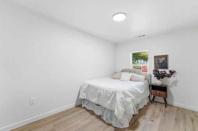 696 Pedersen Rd, Oakdale, CA 95361