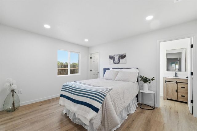 696 Pedersen Rd, Oakdale, CA 95361