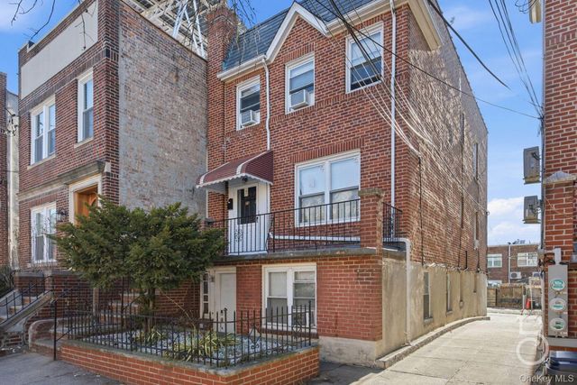 25-49 42nd Street, Astoria, NY 11103