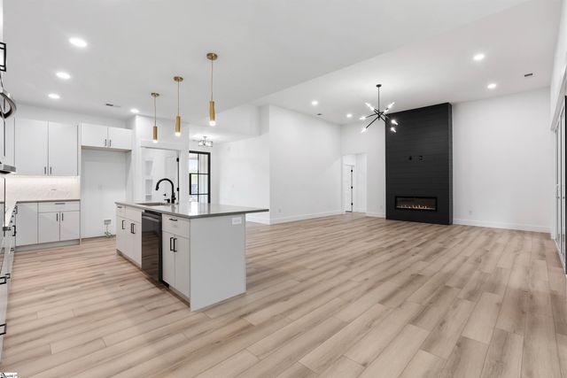 734 New South Court, Wellford, SC 29385