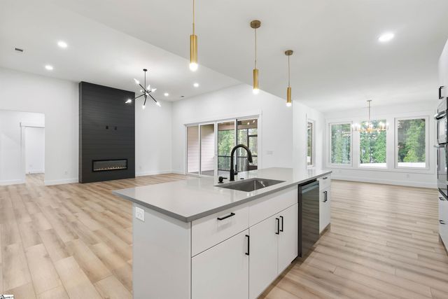 734 New South Court, Wellford, SC 29385