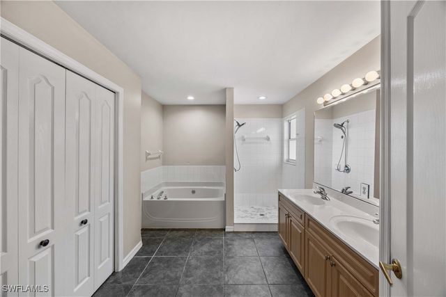 2225 Heritage Greens DR, Naples, FL 34119