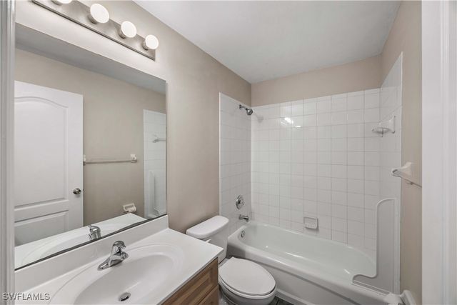 2225 Heritage Greens DR, Naples, FL 34119