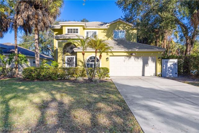 2225 Heritage Greens DR, Naples, FL 34119