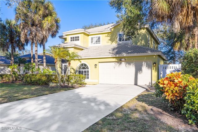 2225 Heritage Greens DR, Naples, FL 34119