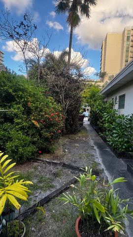 717 NE 5th Avenue 2, Fort Lauderdale, FL 33304