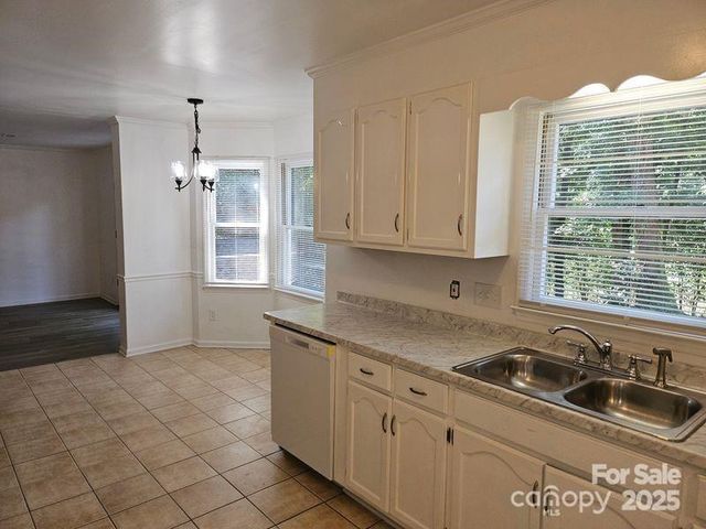 2819 Royal Ridge Lane, Charlotte, NC 28212