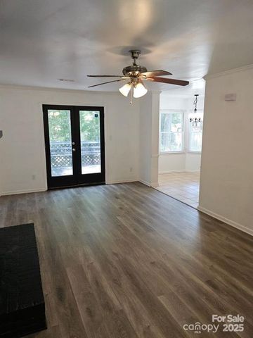 2819 Royal Ridge Lane, Charlotte, NC 28212