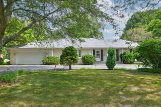 9424 N Waverly DRIVE, Bayside, WI 53217