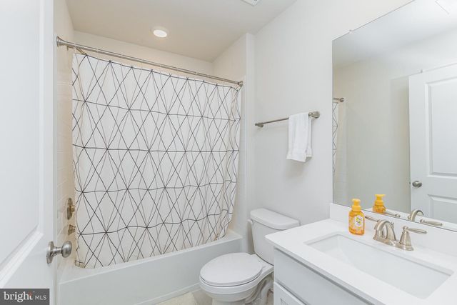 488 MONTE FARM RD, Mount Laurel, NJ 08054