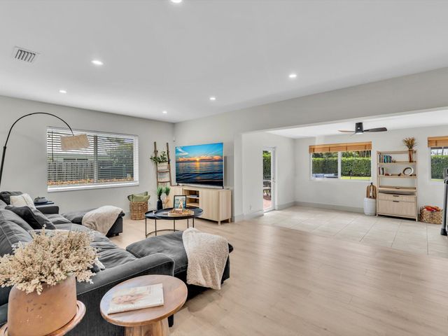3904 Lowson Boulevard, Delray Beach, FL 33445